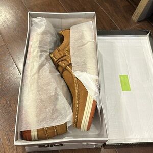 NWT MUKLUK brown shoes - size 12